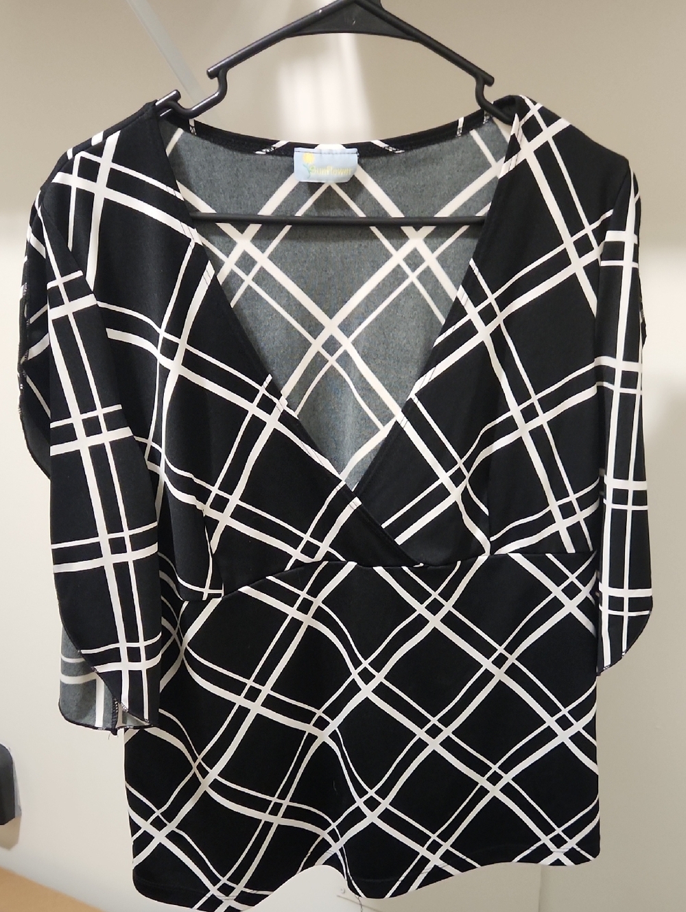 Black & White Grid Print V-Neck Blouse
